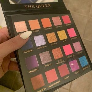 Eloise “The Queen” palette